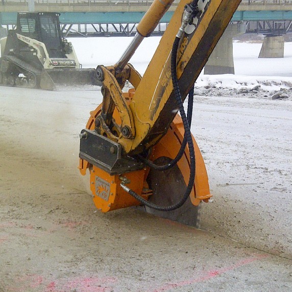 D3HP diamond rocksaw cutting trenches in Canada roadway