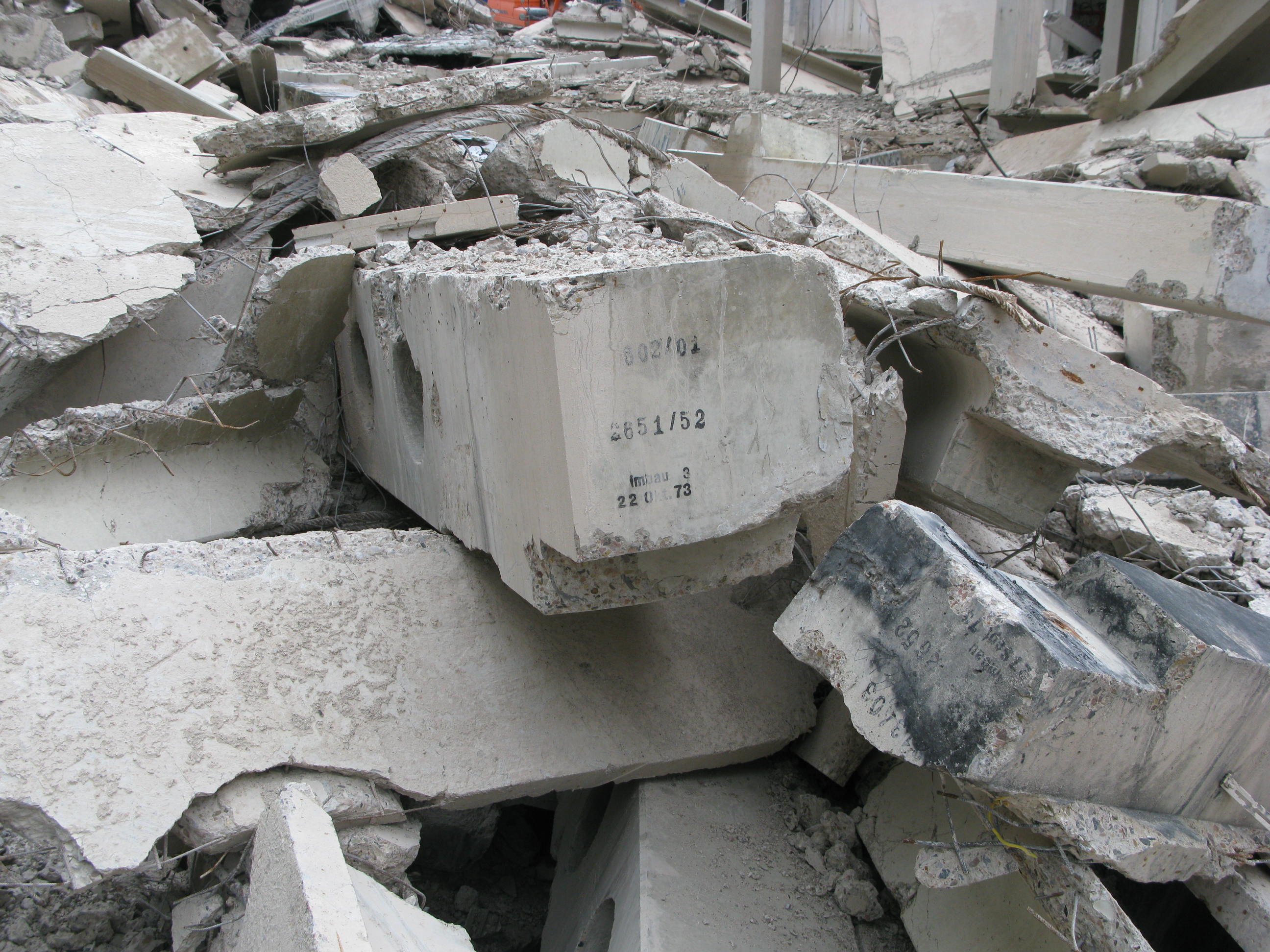 Demolition of reinforced concrete structure