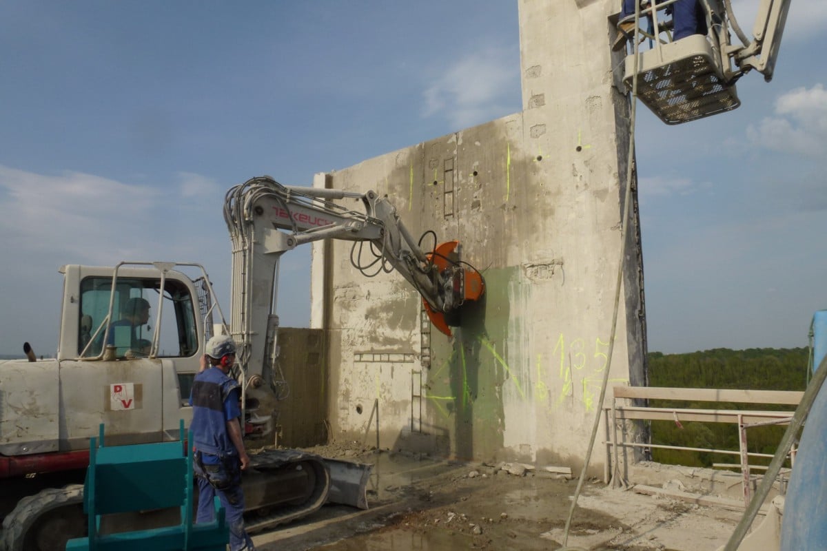 Demolition of concrete tower