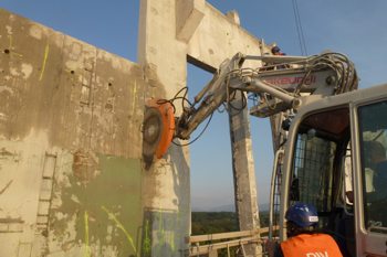 Echidna high speed concrete cutting rocksaw in demolition job